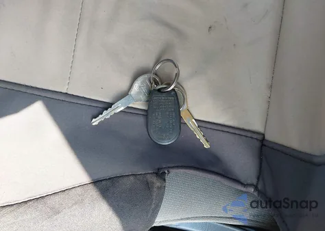 2001 Nissan Frontier Desert Runner Se-V6 z USA, uszkodzony, nr VIN 1N6ED26T21C392077